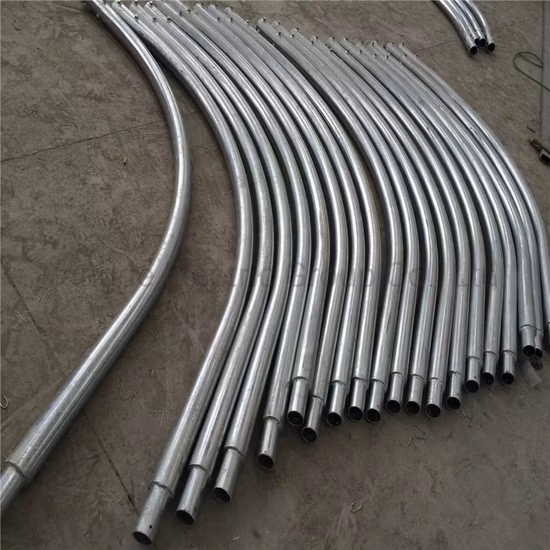 Linha resistente de mastro alto de potência com revestimento em pó poligonal galvanizado a quente poste de luz de rua solar fundido em ferro fundido